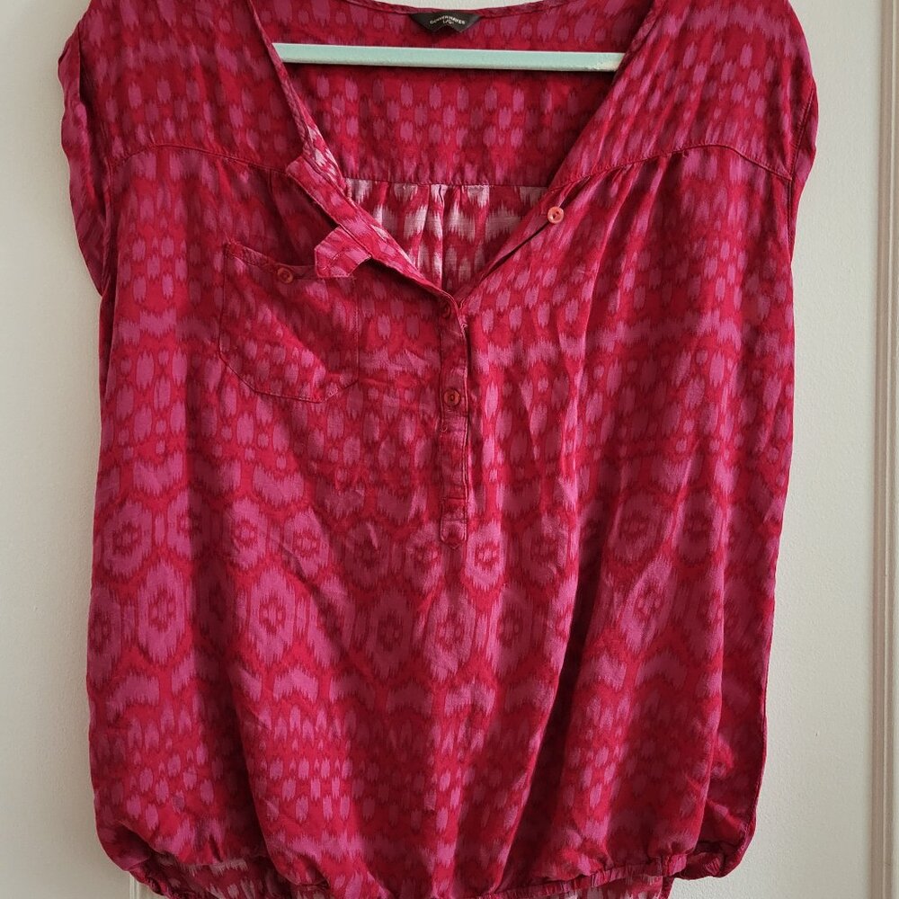 Clearance Denver Hayes Pink & Red Ikat Print Henley Blouse - Size Large
